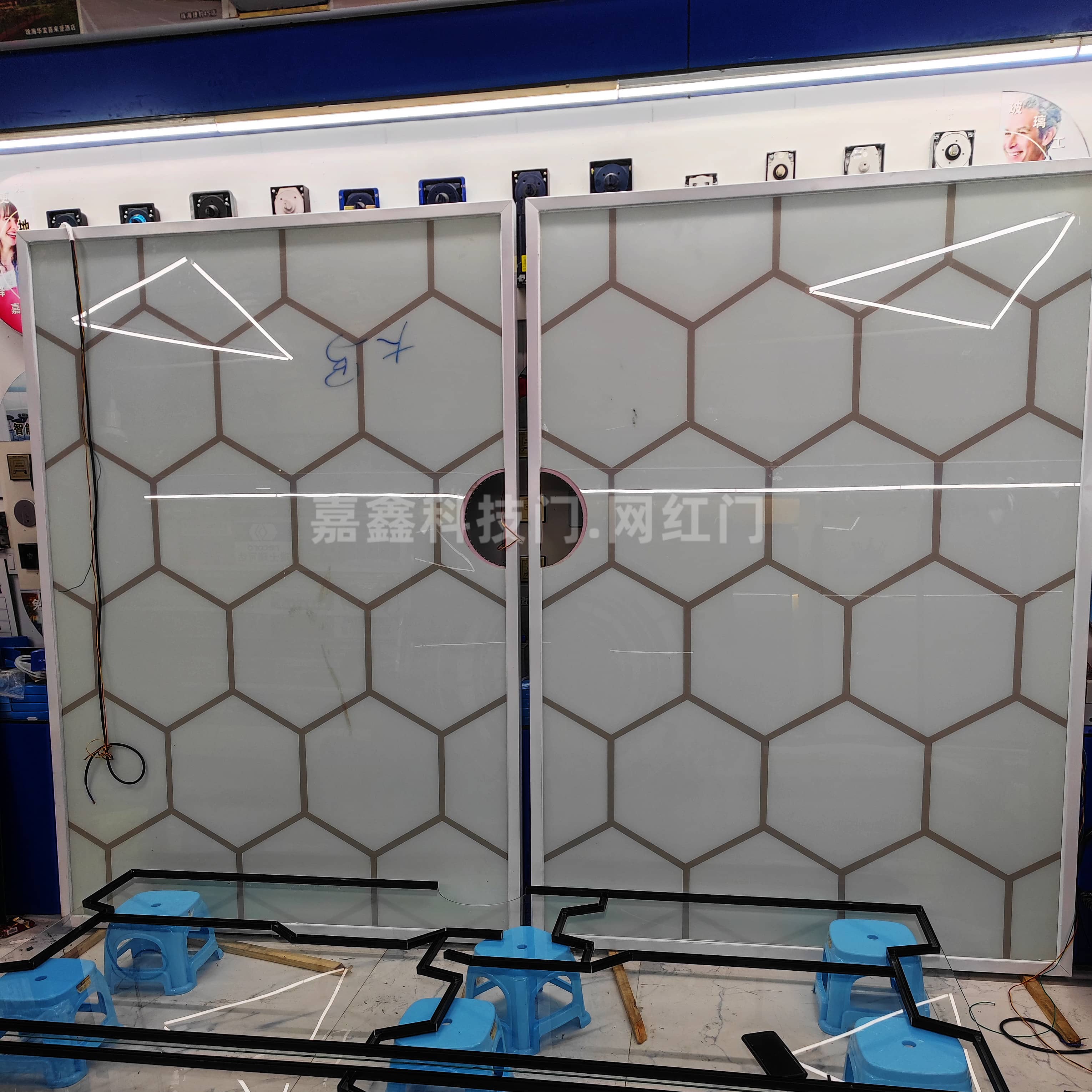 室内乐园网红智能平开门