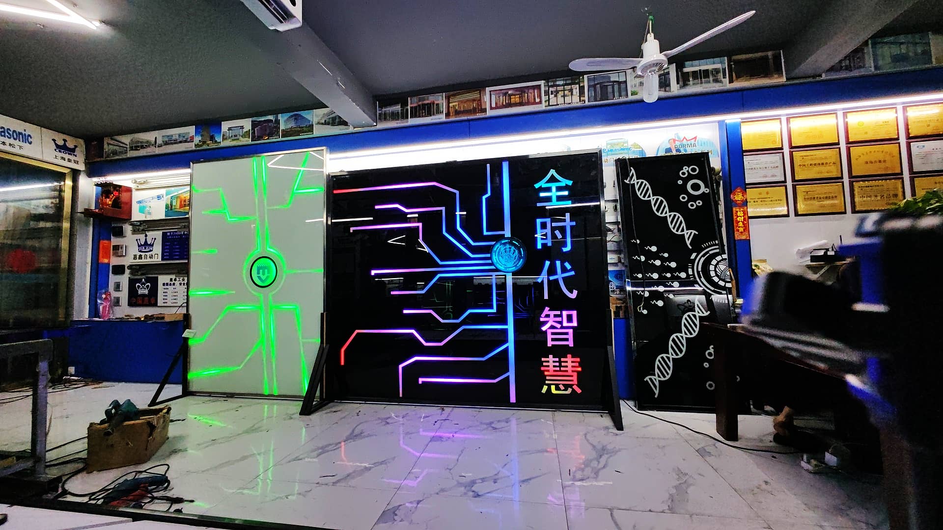 手掌触摸科技自动感应门