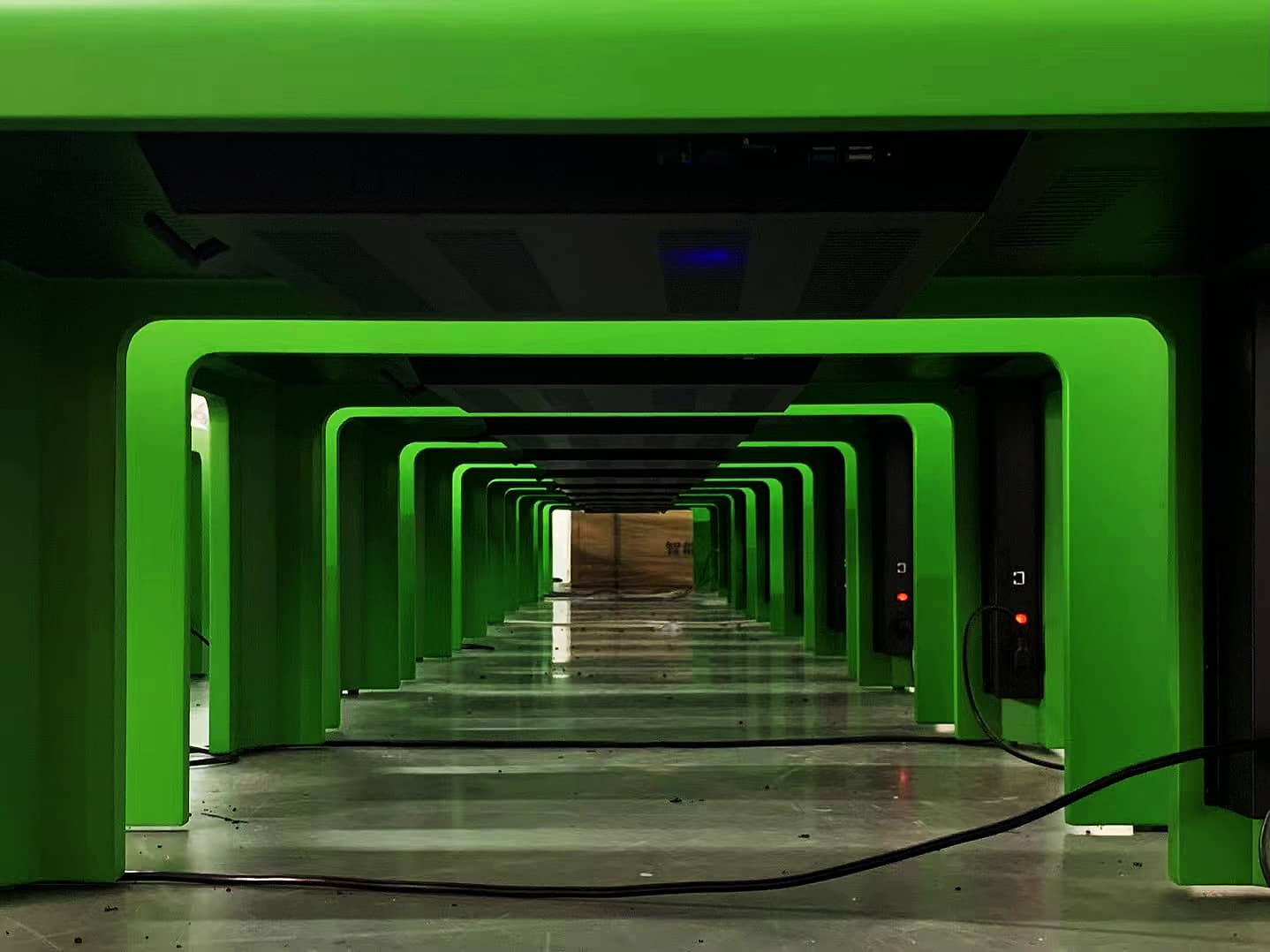 手掌科幻感应门设计