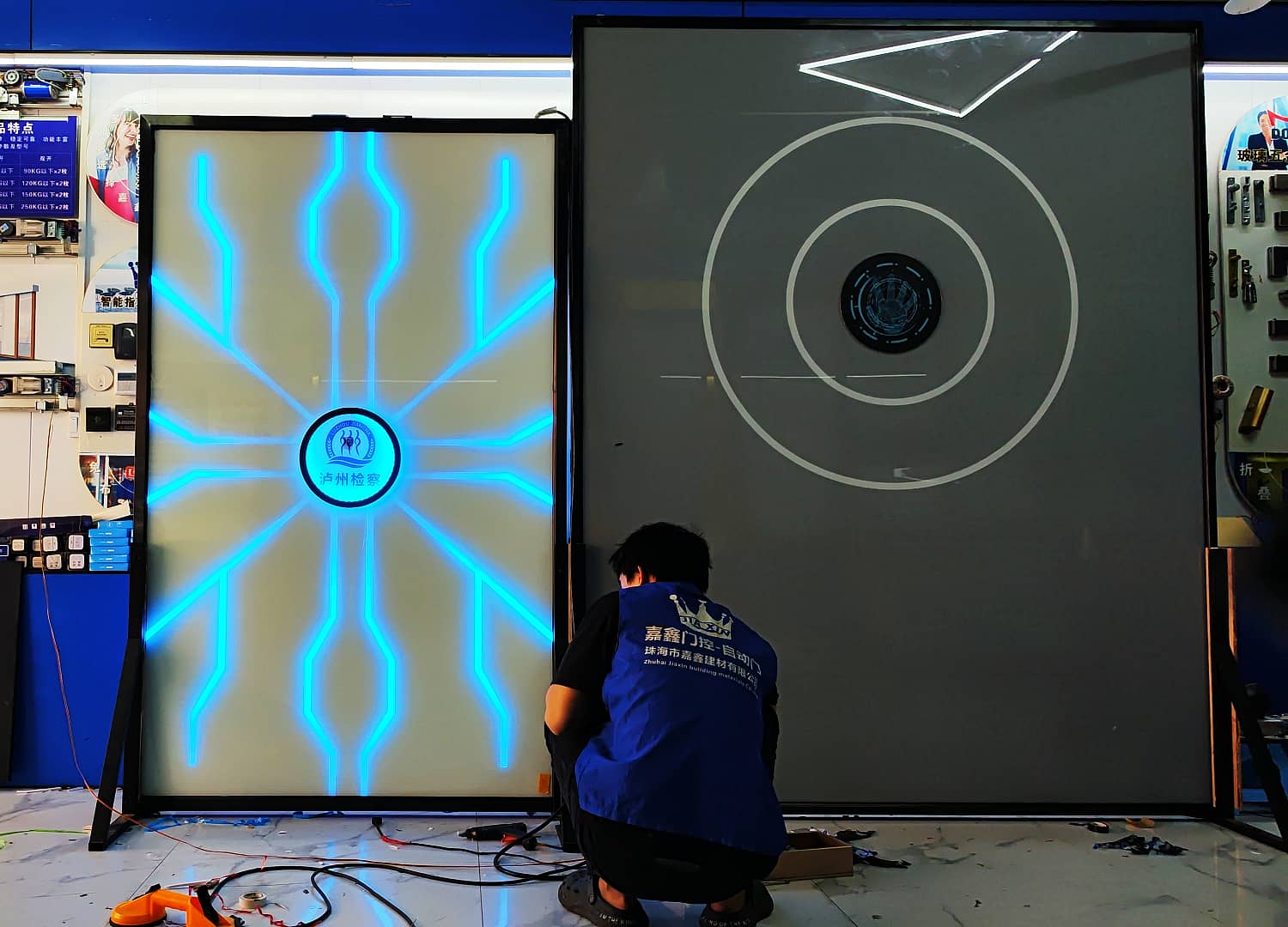 网红酒吧掌纹门