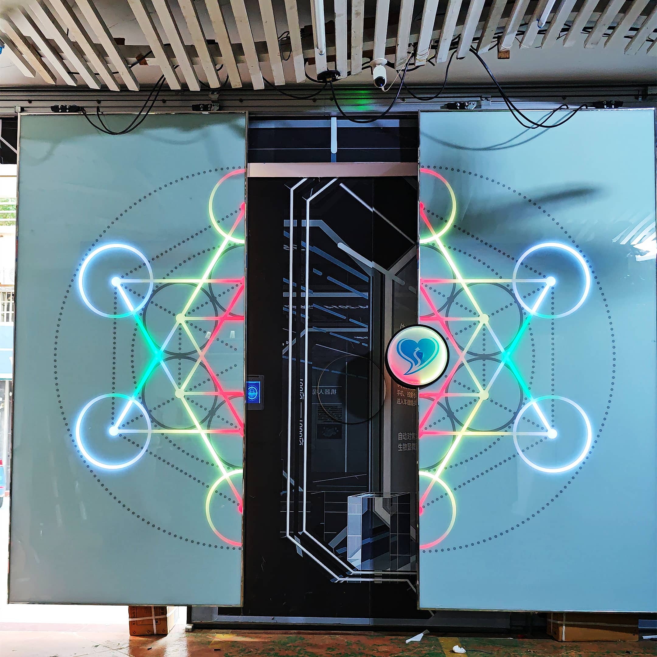 展馆网红门 梦幻掌纹门 艺术大门