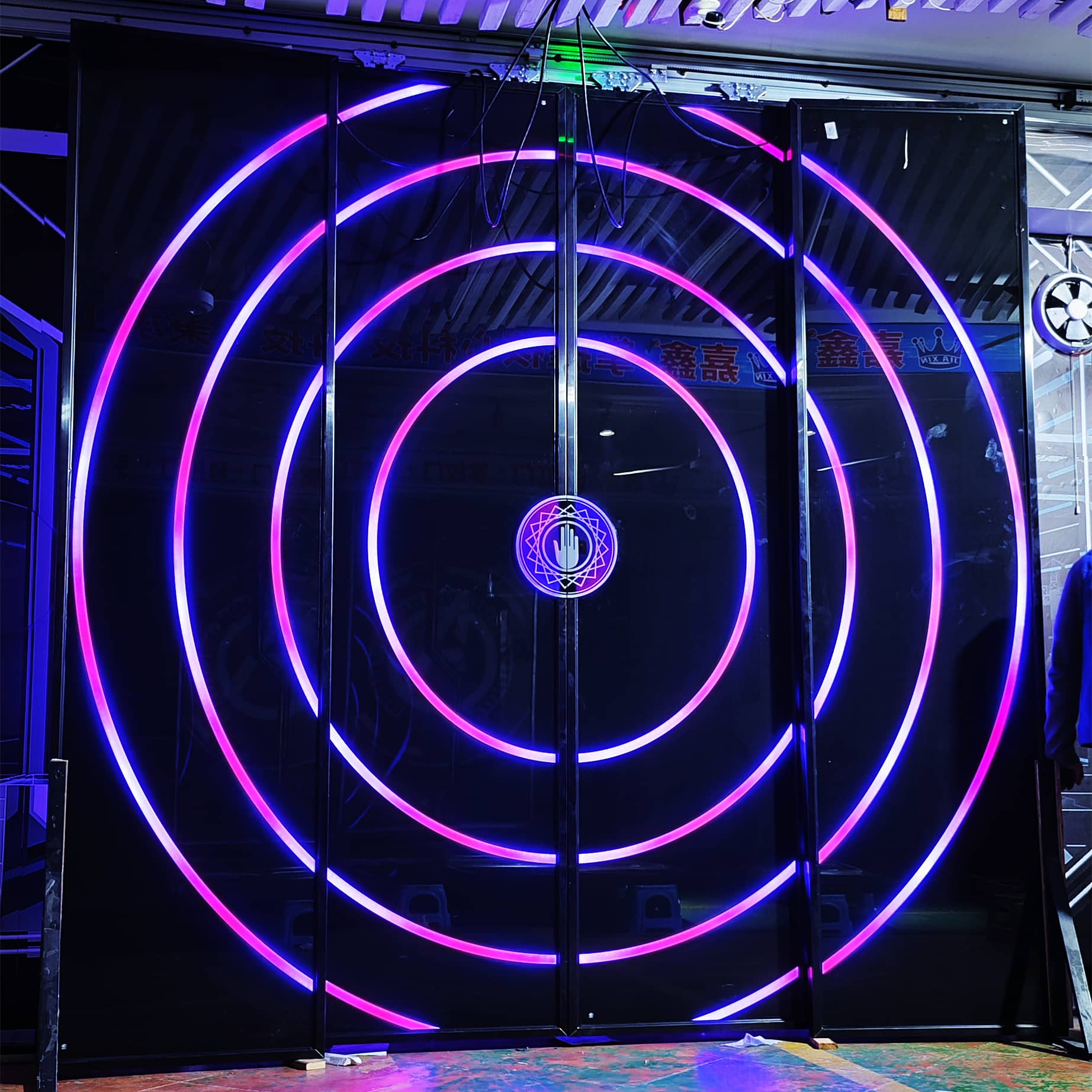 网红门定做 手掌感应发光门